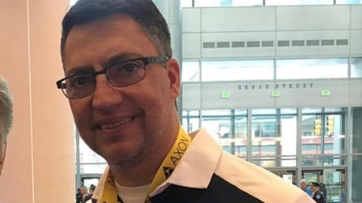 FIU deputy police chief arrested after fight at Coral Gables bar, officials say bit.ly/2RU0c32 https://t.co/9XKOO6frT8