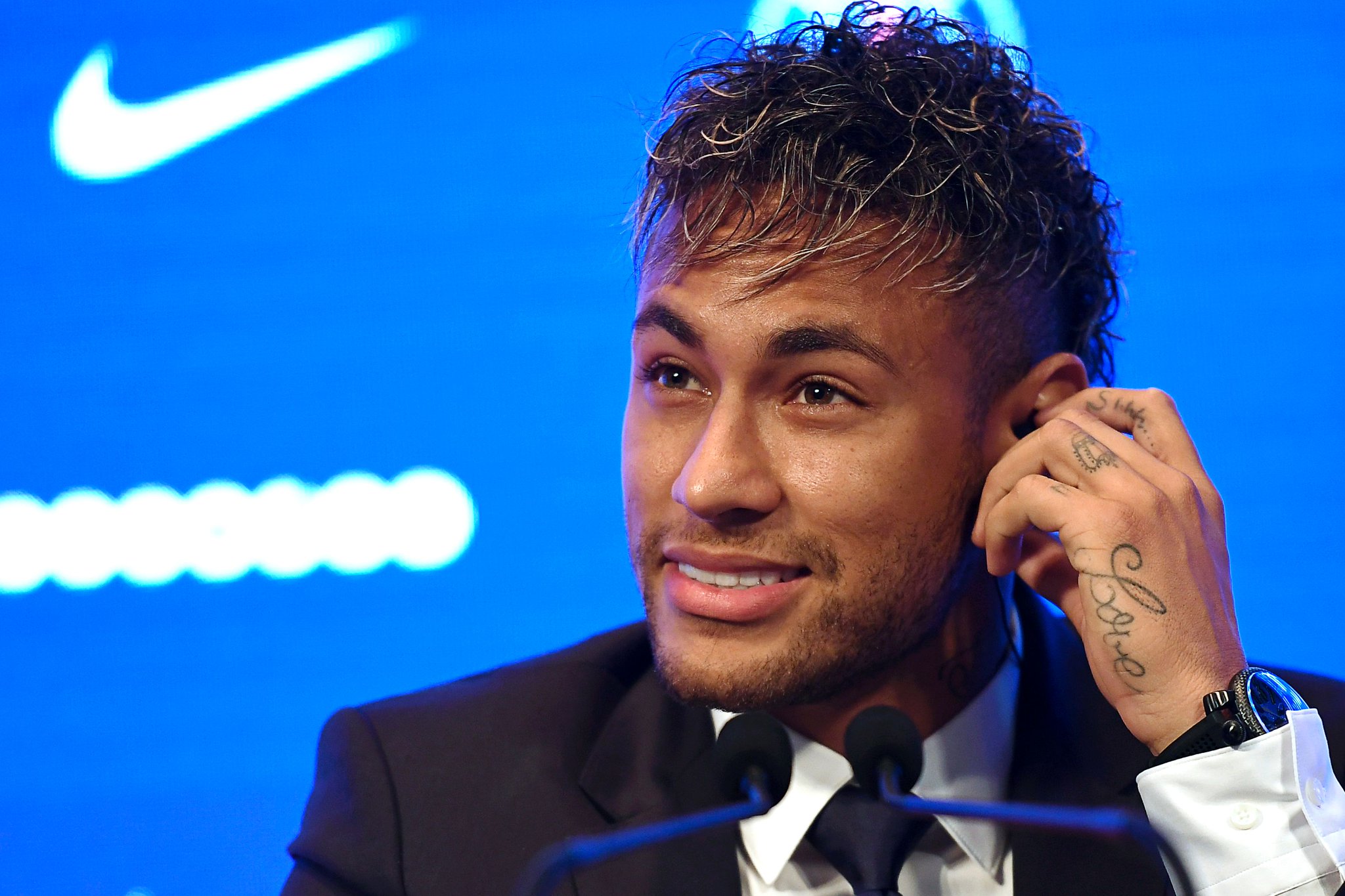 неймар 2017 прическа. неймар жуниор. неймар ирокез. Neymar. футболист neymar jr.