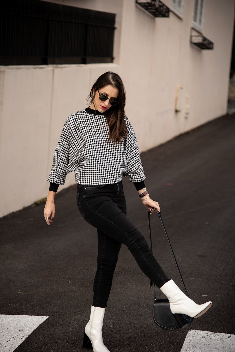 Kassiani_cheir's tweet photo. How to style the white ankle boots -> https://t.co/gRenvSy6Du
Top and boots by @DressesIRL
Photos by @antonios_gk
#justkassi #whiteboots #whiteankleboots https://t.co/3bFeMrVTgJ
