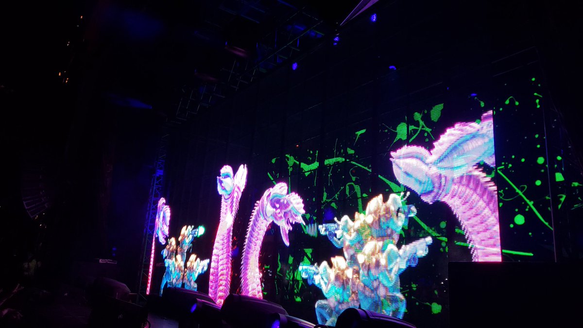 amb00bs's tweet photo. duuuuuude, these visuals and set up were ๐คฏ๐คฏ๐คฏ๐คฏ #TheShellTour ๐ https://t.co/ckyN1herGa