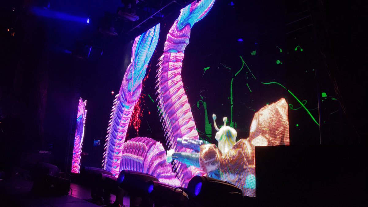 amb00bs's tweet photo. duuuuuude, these visuals and set up were ๐คฏ๐คฏ๐คฏ๐คฏ #TheShellTour ๐ https://t.co/ckyN1herGa