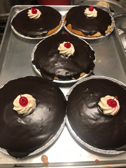 BullRun1740's tweet image. Massachusetts in the house! It's PUMPKIN RAVIOLI on the menu tonight: Mascarpone Ravioli, Grilled Chicken, Brussel Sprouts, Apple &amp;amp; Walnuts Topped with a Creamy Pumpkin Alfredo Sauce. $21
And homemade BOSTON CREAM PIE for dessert!