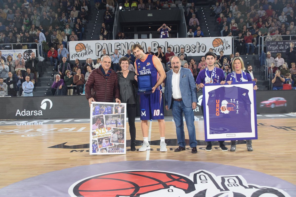 Noche inolvidable la de ayer! Gracias <a href="/PalenciaBasket/">Palencia Basket</a> @baloncestofeb <a href="/basketmorao/">Peña Basket Morao</a> afición y a todos los que participasteis en el homenaje!!! Contento por la victoria y a por muchos más!!! Gracias de todo corazón!!!!
