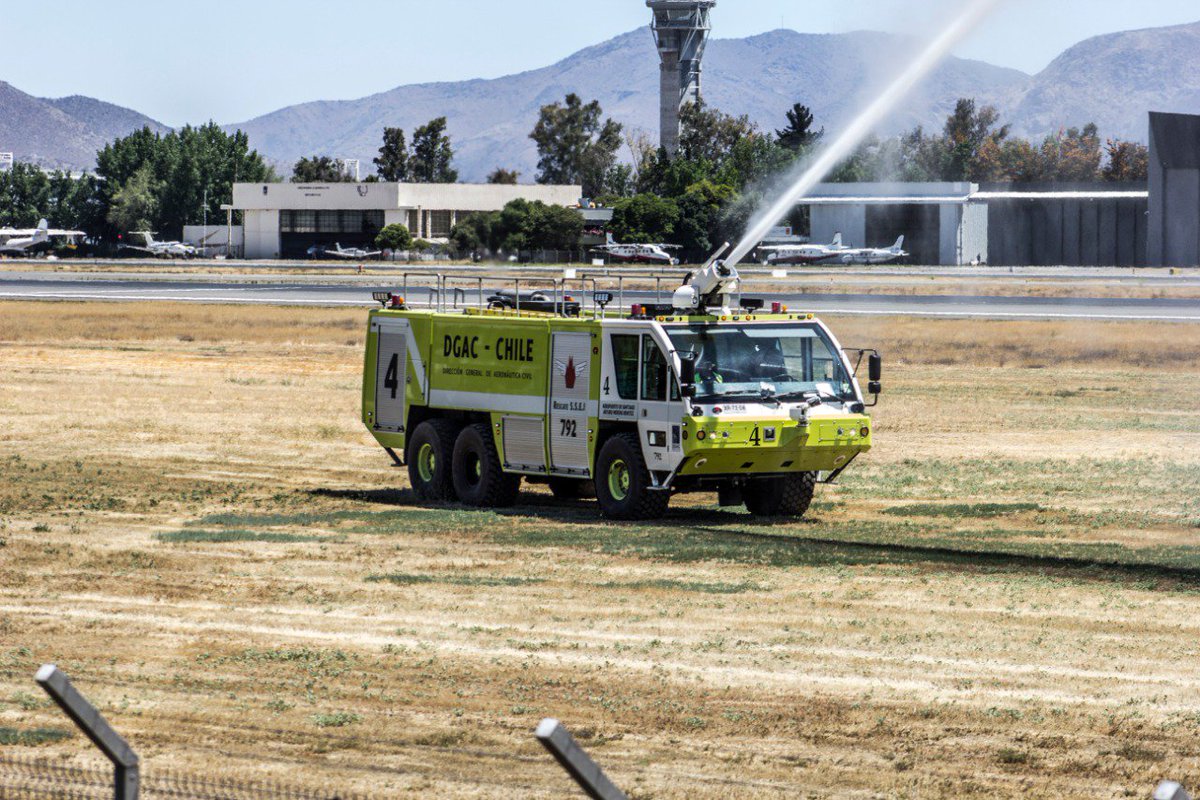 ssei_amb's tweet photo. UNIDAD 4 🚒✈👨‍🚒 

🔥Síguenos en redes sociales🔥

¡COMPARTE!  - RT

Facebook: @ssei.amb
Instagram: @ssei_amb
Twitter: @ssei_amb

#Bomberos de aeropuerto #SSEI #ARFF #RFF #CREI #SSLIA 

Fotografía: @dcuadra_av https://t.co/AqEMoTKYVN