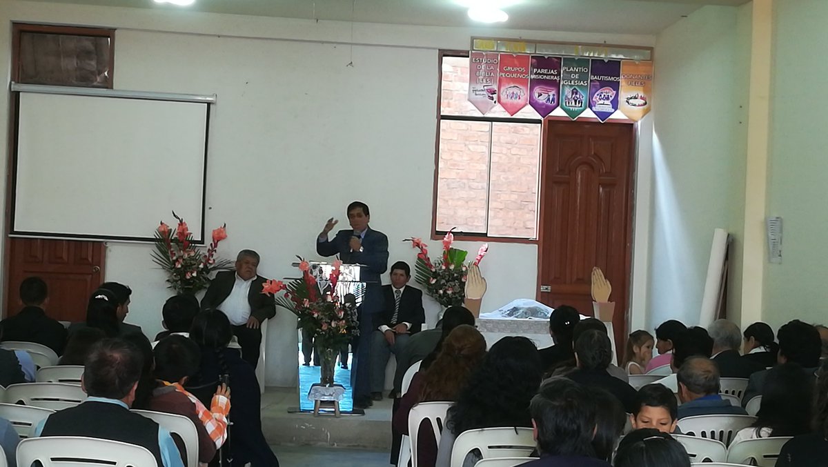 FelipeNure's tweet photo. Predicando y de paso promocionando las Matrículas 2019 de la Educación Adventista en el Culto Divino en la Iglesia Las Torrecitas. #EducaciónAdventista #UnViajeALaExcelencia #MatriculasAbiertas2019 https://t.co/ppN94kL7D2