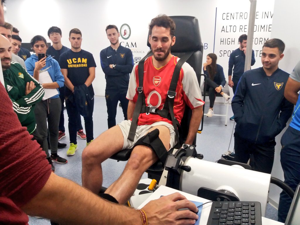 UCAM_Sports_Uni's tweet photo. Seguimos con más acciones prácticas en el @HPSC_lmc de @LaMangaClub mediante valoraciónes isométricas e isocinéticas.
Nuestros alumnos estan viendo una gran variedad de opciones para la valoración y control del rendimiento.
#HazDeTuPasiónTuFuturo
🔝🤓📈📊🏃🏋 https://t.co/Am8JU7Vr09
