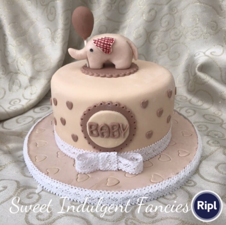 This cake was made for a baby shower. A neutral colour was requested as the sex of the baby isn’t known @PoppiesFloristB @TheGroveB @Whitestemhire @BalloonARoom @TietheknotFiona @BlushBridesBmth #sweetindulgentfancies @DorsetFoodNW