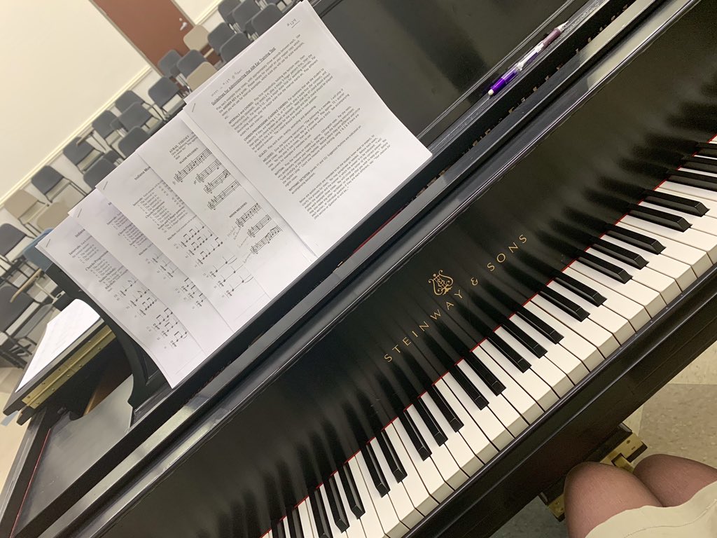 kindaEGOtistic's tweet photo. My office for the day.. #AIMfestival #pianoteacherlife #musictheory @INDMTA https://t.co/B7twcOdCVw