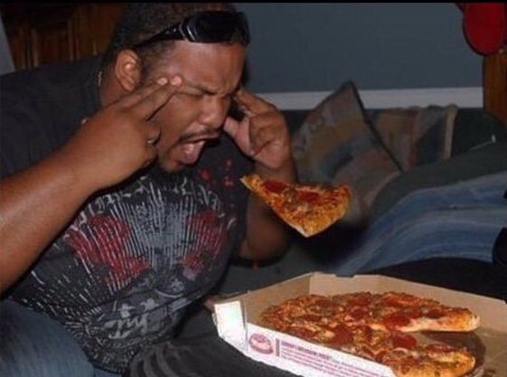 VaroagemSanta's tweet photo. Se a fé move montanhas porque não pizzas ? https://t.co/eiMguOV1Ku