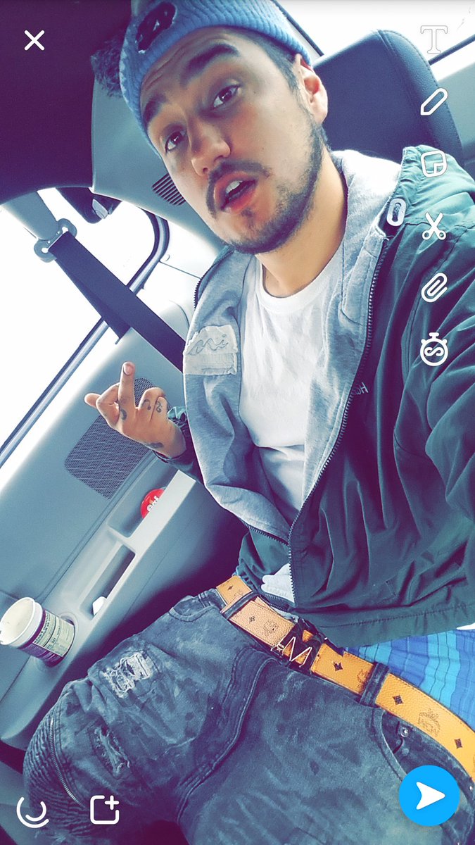 GlingoPazo's tweet photo. 🤝🤳🚗💨 https://t.co/uFiB0C7hMf
