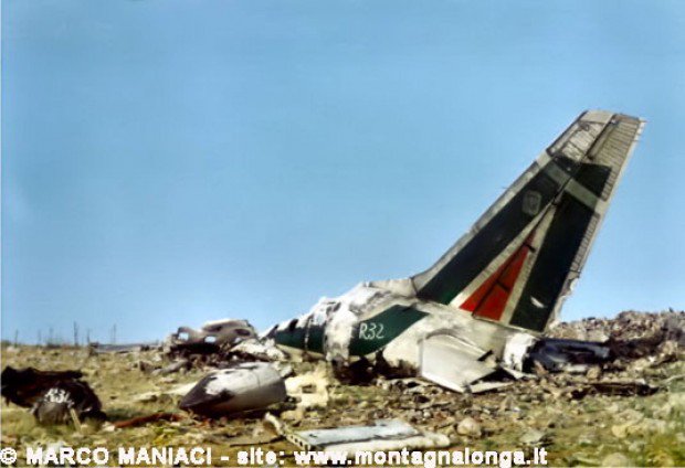 Cronacanerait's tweet photo. 46 anni dopo lo schianto del Dc8 Alitalia sul crinale di Montagna Longa, a Palermo, alle 22,24 del 5 maggio 1972, in una notte di foschia, questa domanda è ancora sospesa nell’aria. https://t.co/1kqF7Pfd9C https://t.co/S5Vpf2icrL