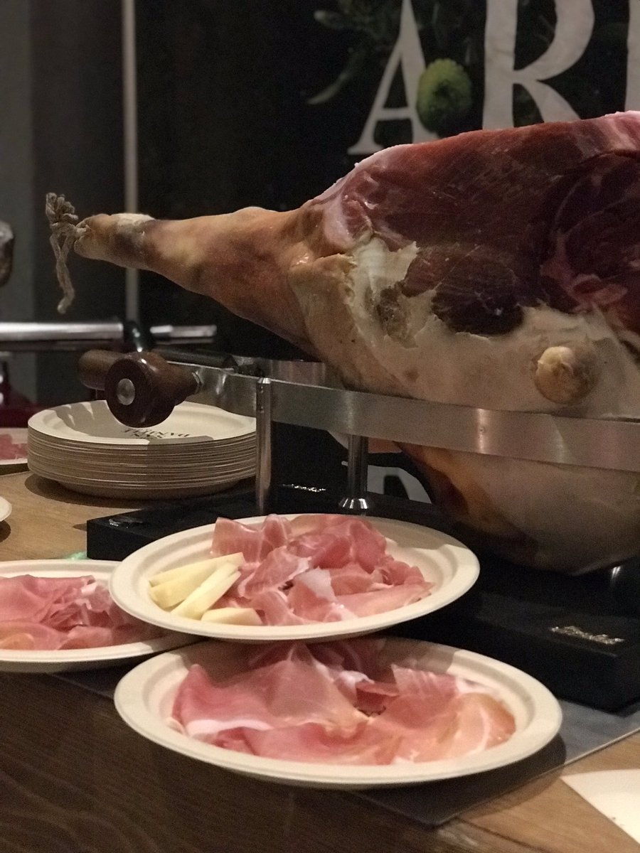 lamammacuoco's tweet photo. Stasera da #Casamadre per #AriaDiSanDaniele ❤️❤️❤️ @SanDanieleDOP #SaySanDaniele
#SanDanieleDop https://t.co/XKHUivIU7j