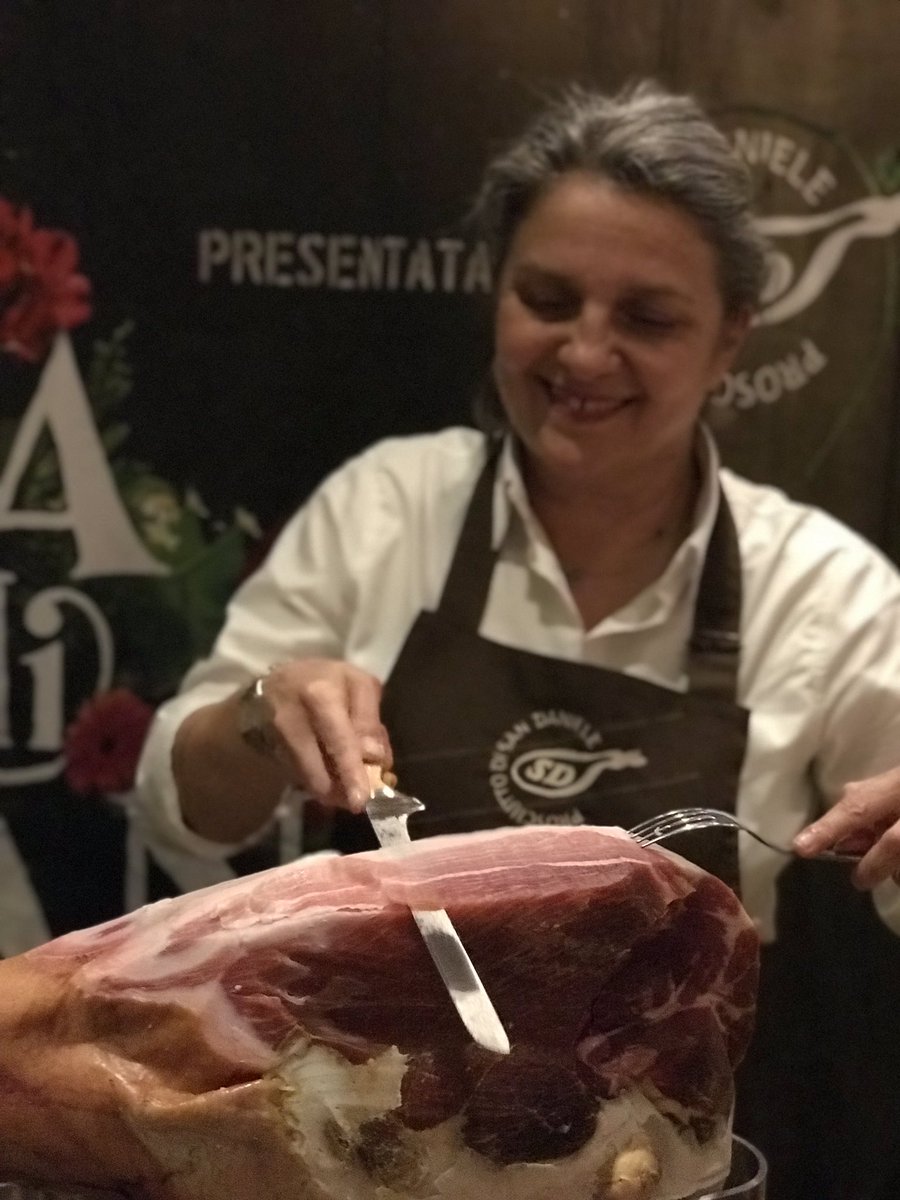 lamammacuoco's tweet photo. Stasera da #Casamadre per #AriaDiSanDaniele ❤️❤️❤️ @SanDanieleDOP #SaySanDaniele
#SanDanieleDop https://t.co/XKHUivIU7j