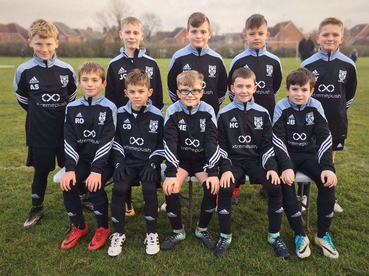 BrxJnrFC's tweet photo. Brixworth Juniors U10 Panthers would like to thank @XtremePush for their generous sponsorship which provided new training tops for the team  👍⚽️ https://t.co/KvUupAXXno