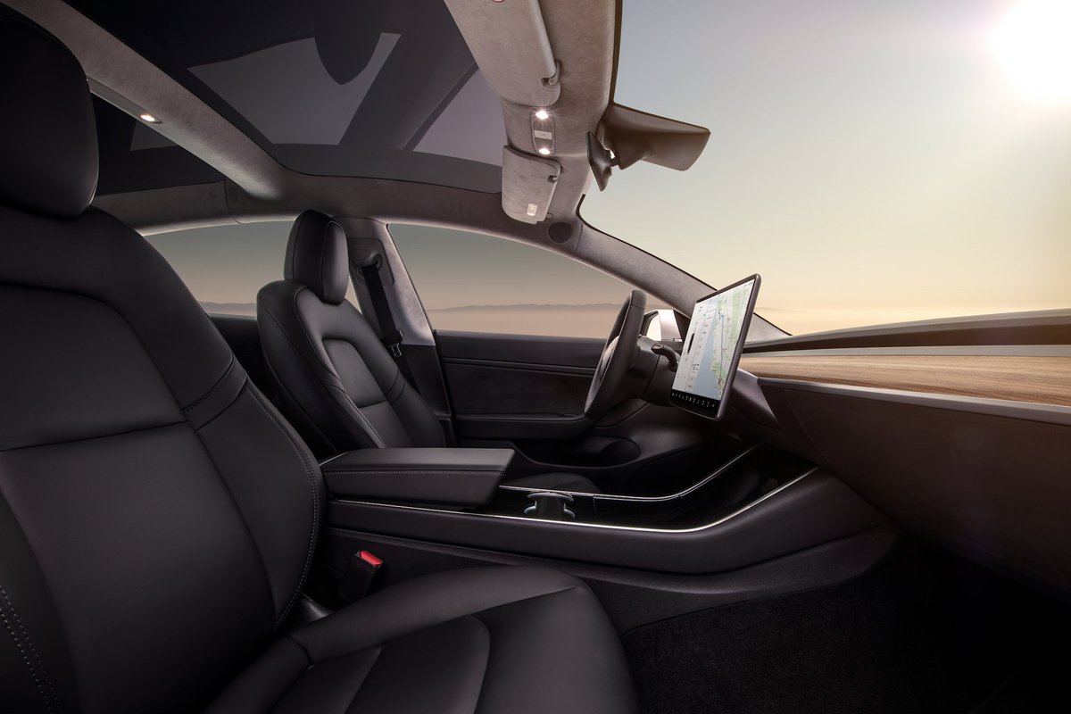 Teslarati's tweet photo. Tesla Model 3 protects owner from unsafe air even without Bioweapon Defense Mode
https://t.co/GotirPElSx https://t.co/jQyFRFT3rT