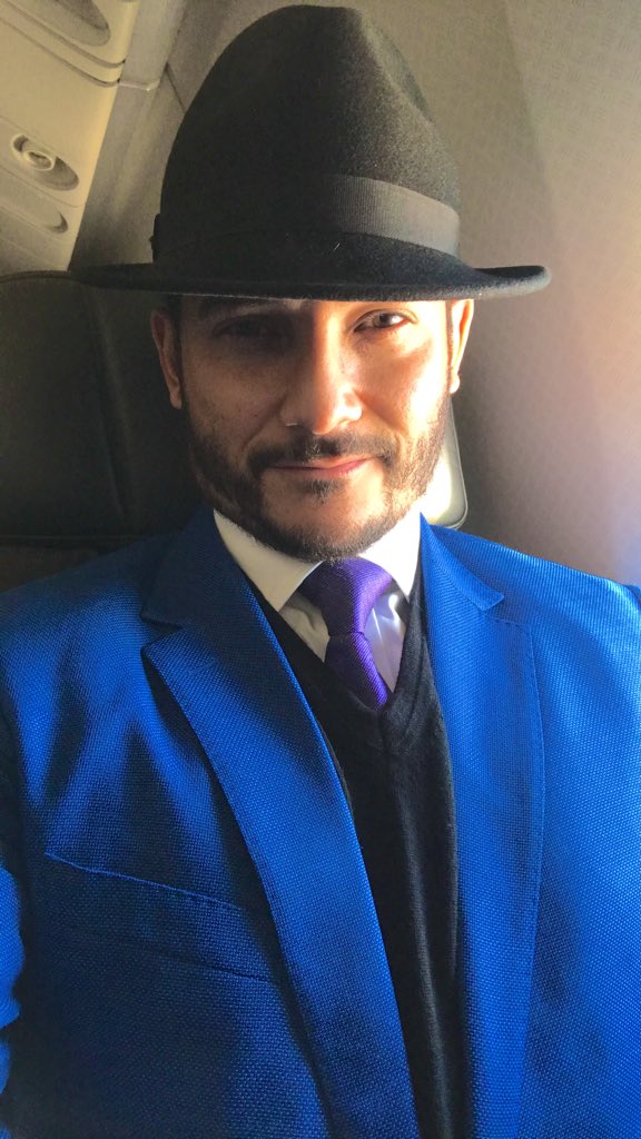Yubal's tweet photo. Back on the air with @AmericanAir , thank you guys for always taking me there. 🛩 🙏🏻 😉

#GoGetThatDream https://t.co/TVilf0pyMy