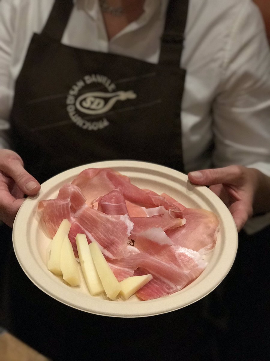 Come vorrei essere a Napoli ora insieme a <a href="/lamammacuoco/">Elisa Russo</a> <a href="/GiorgiaBmc/">Giorgia Riccardi</a>  e <a href="/SanDanieleDOP/">Prosciutto di San Daniele</a> per la tappa partenopea di #AriadiSanDaniele 
#SaySanDaniele #saygood #SanDanieleDop <a href="/saygoodITA/">saygood</a>