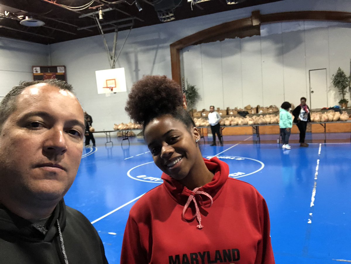 Maryland United FC volunteering at the Men Aiming Higher Thanksgiving Outreach at Mount Ephraim Baptist Church in PG County. Great to see our volunteers organizing and unloading items to help the people in our community.