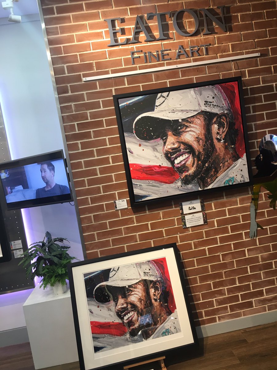 A wonderful afternoon at @EatonFineArt meeting <a href="/PaulOz/">Paul Oz</a> and seeing his new artworks exhibition! Thanks for the chat and for signing my new Messy Oz cap. Also, huge thanks to Charity, Charlotte and Amy for their warm welcome and the bubbles throughout my visit! 🥂🎨