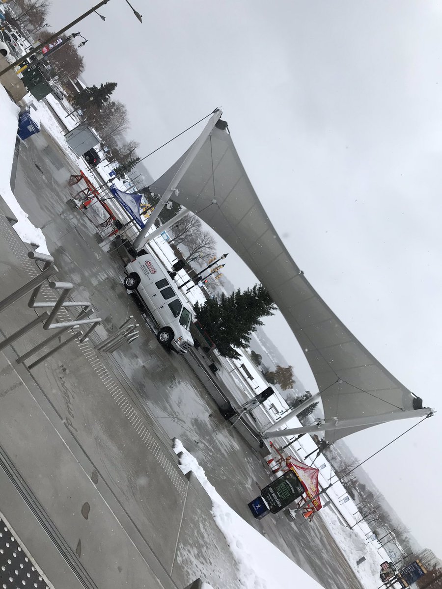 StephanieVeeck's tweet photo. Things are taking shape down at @MeridianCU #meridianplace. @DowntownBarrie ladies working hard. T minus almost 2 hours to #noellafestival begins. #funselfies #SantaClausParade #supportlocal #communitymatters https://t.co/iWIDMKcEYB