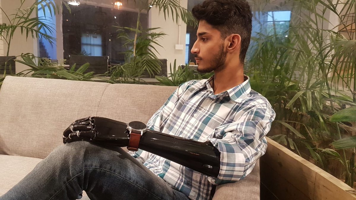 Bioniksorg's tweet photo. Congratulations Mr. Hassan for receiving the hand you wished for. We will work with same resilience if it means eliminating disability and seeing these people smile.
#prostheticArm #artificialHand #braincontrolled #metallic #black #sayingNoToDisability #rehabilitation #Robotics https://t.co/Nep4QGC5qV