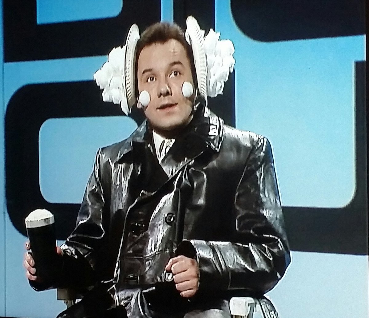 1StevieKilner's tweet photo. Retweet if you've got a clue what I'm watching. https://t.co/7CMt4Kev0J