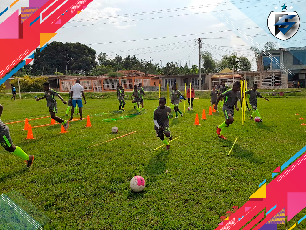 Dsfundacion's tweet photo. A la cima se llega a base de superación y esfuerzo... @Dsfundacion @daosanchez26 #FundacionDavinsonSanchez #Futbolespasión #Juntosporelfuturo  #Esfuerzo #Union #superación #familia😍 https://t.co/TOpnux6HQJ