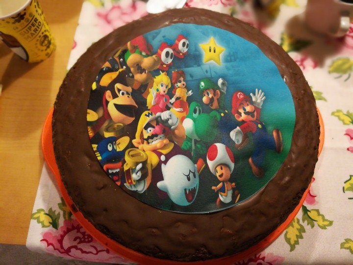 Bigcoyote's tweet photo. Neuer Sa --> neuer NintendoKuchen.
Könnt ich mich glatt dran gewöhnen.
Und, wer hat sich wohl das DK Stück gesichert?
#DKCake #NintendoCake #NintendoStuff 
Shoutout an @SaiBot444 https://t.co/6zPOCMVA3V