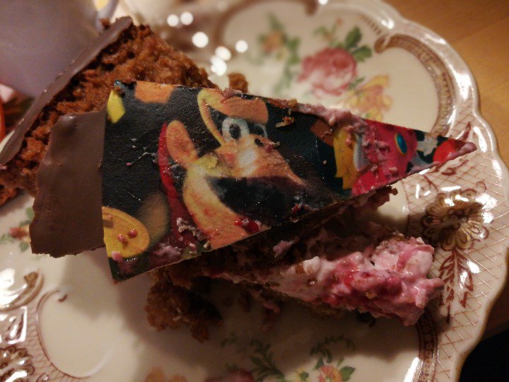 Bigcoyote's tweet photo. Neuer Sa --> neuer NintendoKuchen.
Könnt ich mich glatt dran gewöhnen.
Und, wer hat sich wohl das DK Stück gesichert?
#DKCake #NintendoCake #NintendoStuff 
Shoutout an @SaiBot444 https://t.co/6zPOCMVA3V