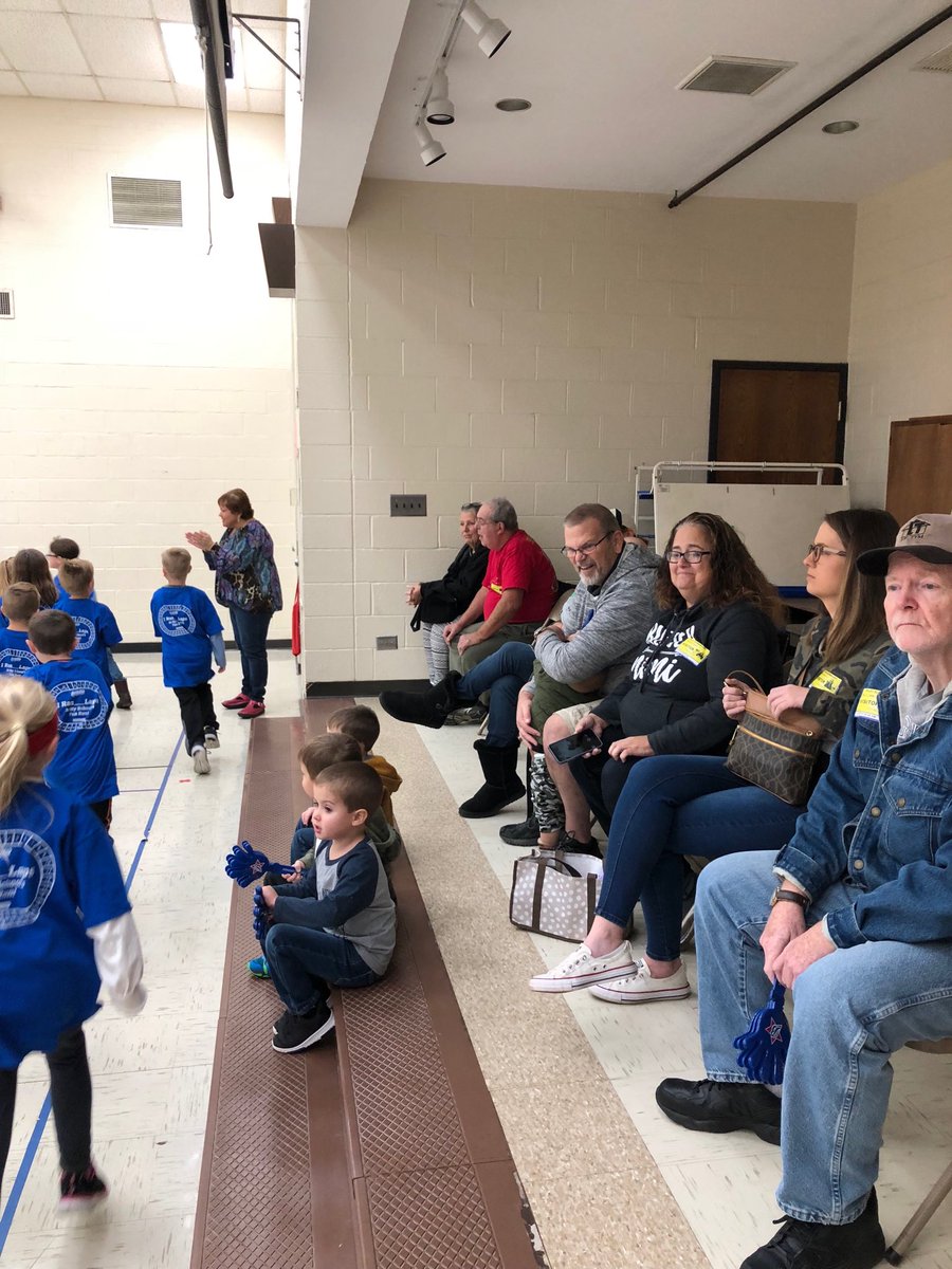 SHall_dcs's tweet photo. ⁦@PilotElementary⁩ Kindergarteners, teachers and families keep the kids moving during our FunRun ⁦@dcsnc⁩ https://t.co/2eHriahfI1
