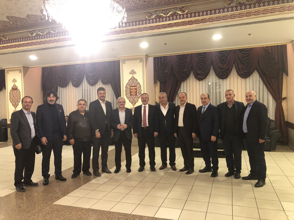 bilalardic_'s tweet photo. Sn @halisdalkilic Vekilimiz 
Bağcılar’ın kaptanı @ismet_ozturk 
Ve Dostlarla Sevgili @menderesincii nin sevgili oğlunun dügünündeyiz  

@ercsever @yuksel_akyol @mozcelik34 @bahadiryasik @kocihsan @LokmanCagirici https://t.co/w1axH82nD8