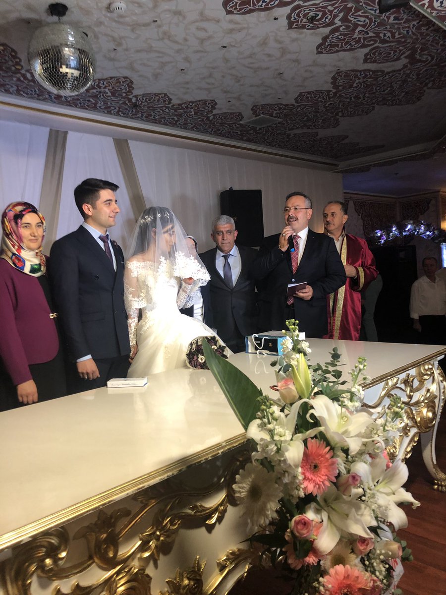 bilalardic_'s tweet photo. Sn @halisdalkilic Vekilimiz 
Bağcılar’ın kaptanı @ismet_ozturk 
Ve Dostlarla Sevgili @menderesincii nin sevgili oğlunun dügünündeyiz  

@ercsever @yuksel_akyol @mozcelik34 @bahadiryasik @kocihsan @LokmanCagirici https://t.co/w1axH82nD8