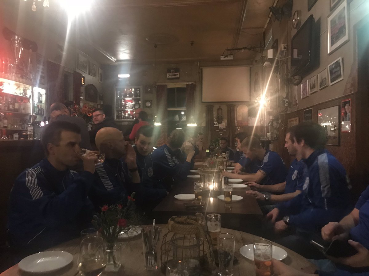 PascalDiender's tweet photo. Teamuitje met @vvSEH . Altijd gezelliger na overwinning #wzcseh #turtles #gezelligheid #vanneck https://t.co/GPqgby6Lsr