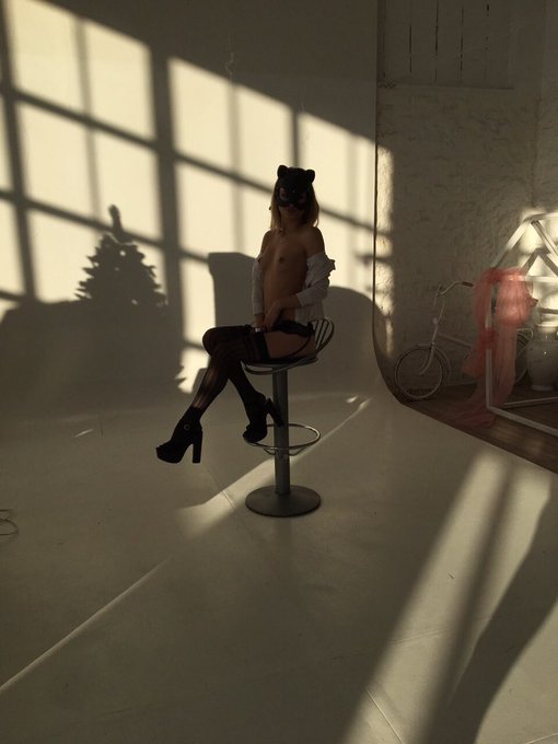 Meow👄 https://t.co/nS8DELzrNF<a href="/tag/friday"class="tags"><span>#friday</span></a>