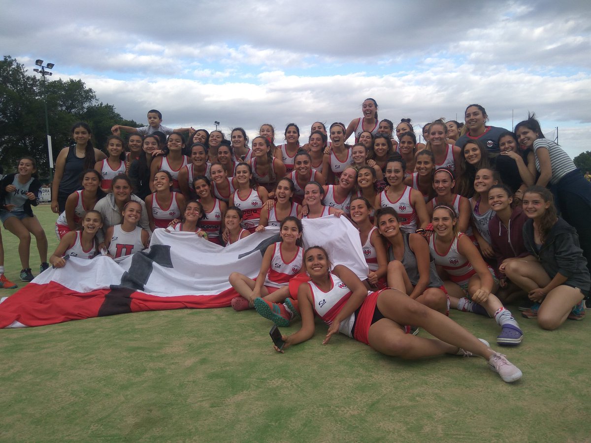 Universitario Rojo se queda en la "A"

Venció 2a0 a Talleres

#HockeyCba