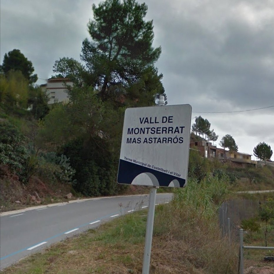 JuntsxCastllbll's tweet photo. Avui hem tingut l'oportunitat de reunir-nos amb la junta de l' AAVV de la Vall de Montserrat, molt agraïts per les seves encertades explicacions a peu de carrer, fem nostres les seves reivindicacions i oferim tot el nostre suport en la millora del seu dia a dia. Seguim endavant! https://t.co/5K0opElZCJ