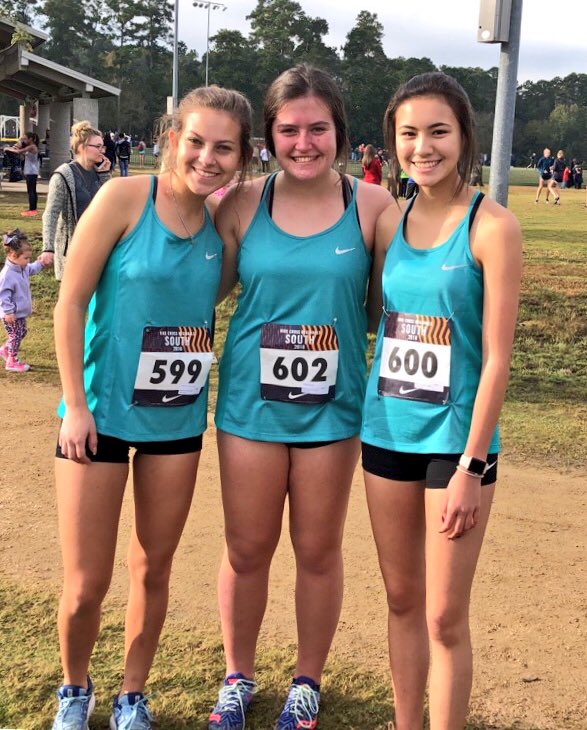 jrichardsNORTH's tweet photo. These are my peeps ~ Grateful for each and every one racing today and those not racing. #nodaysoff #mnhsxc https://t.co/7dUvu7W6Dj