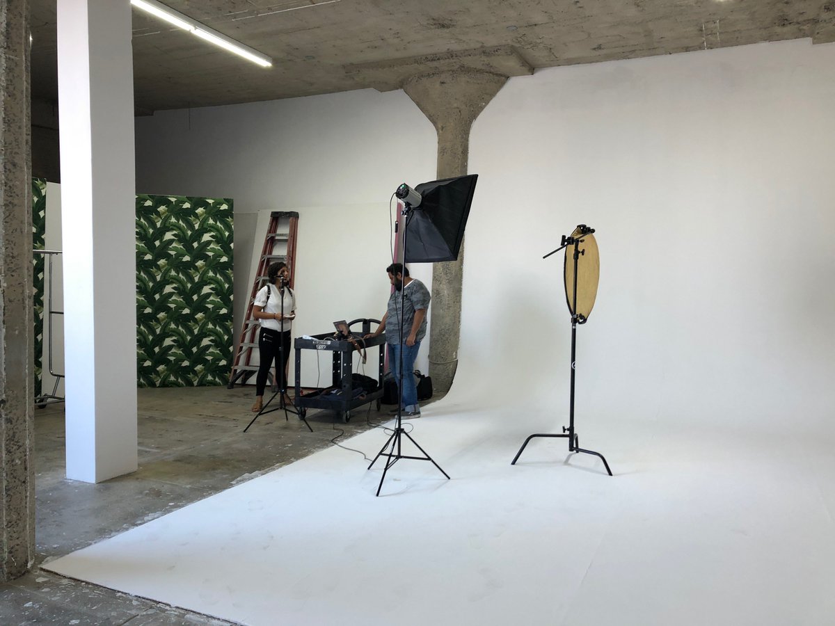 CMILosAngeles's tweet photo. Getting set up for our first ever Free Headshot Day today!! We know a good headshot session is expensive so we're glad to give our creative community an opportunity to do this for free https://t.co/kd3YQmNw7D