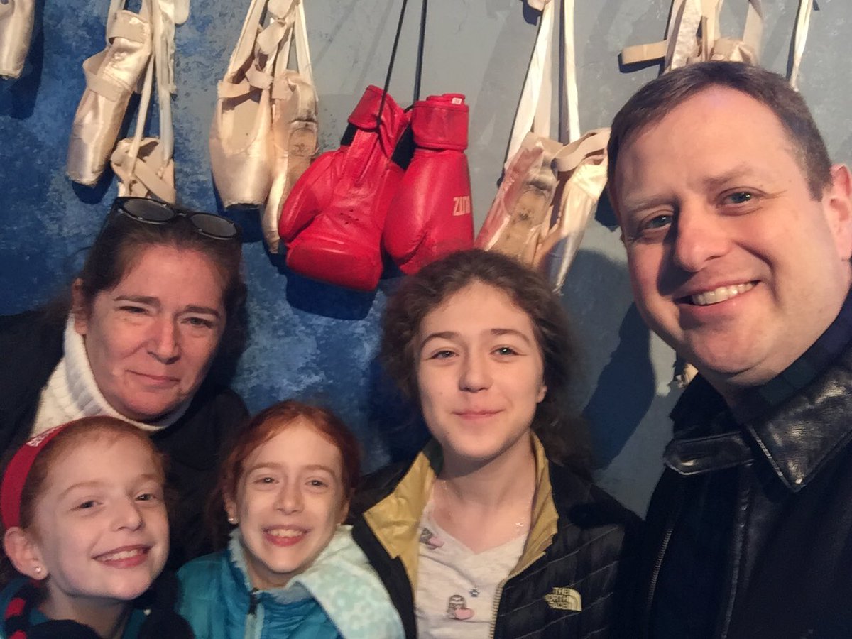 Hopettes's tweet image. Waiting to see Billy Elliot! #SigBilly @HopeforVirginia