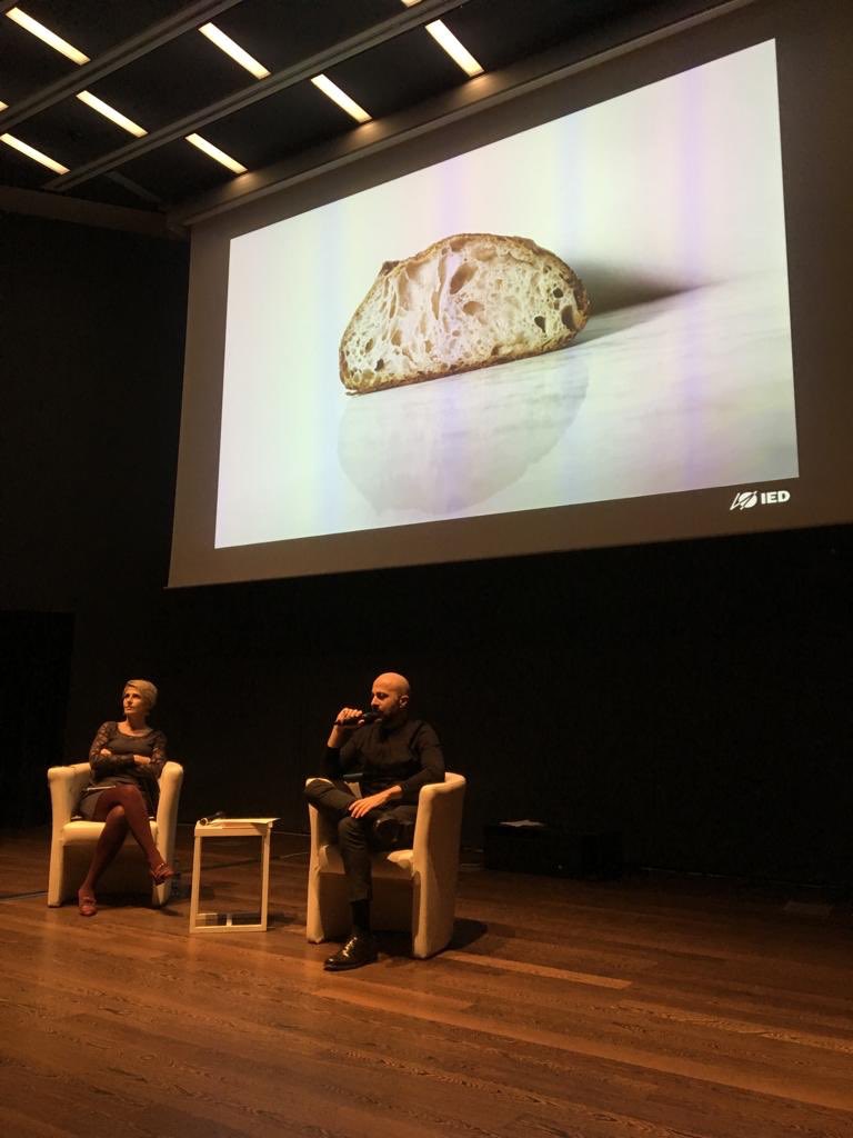 nerinadinunzio's tweet photo. Le ragioni del #foodesign 
con @NikoRomito al @Museo_MAXXI 
Grazie a tutti per l’ascolto attento e la partecipazione. 🙏❤️ https://t.co/y9OkrrVhGc