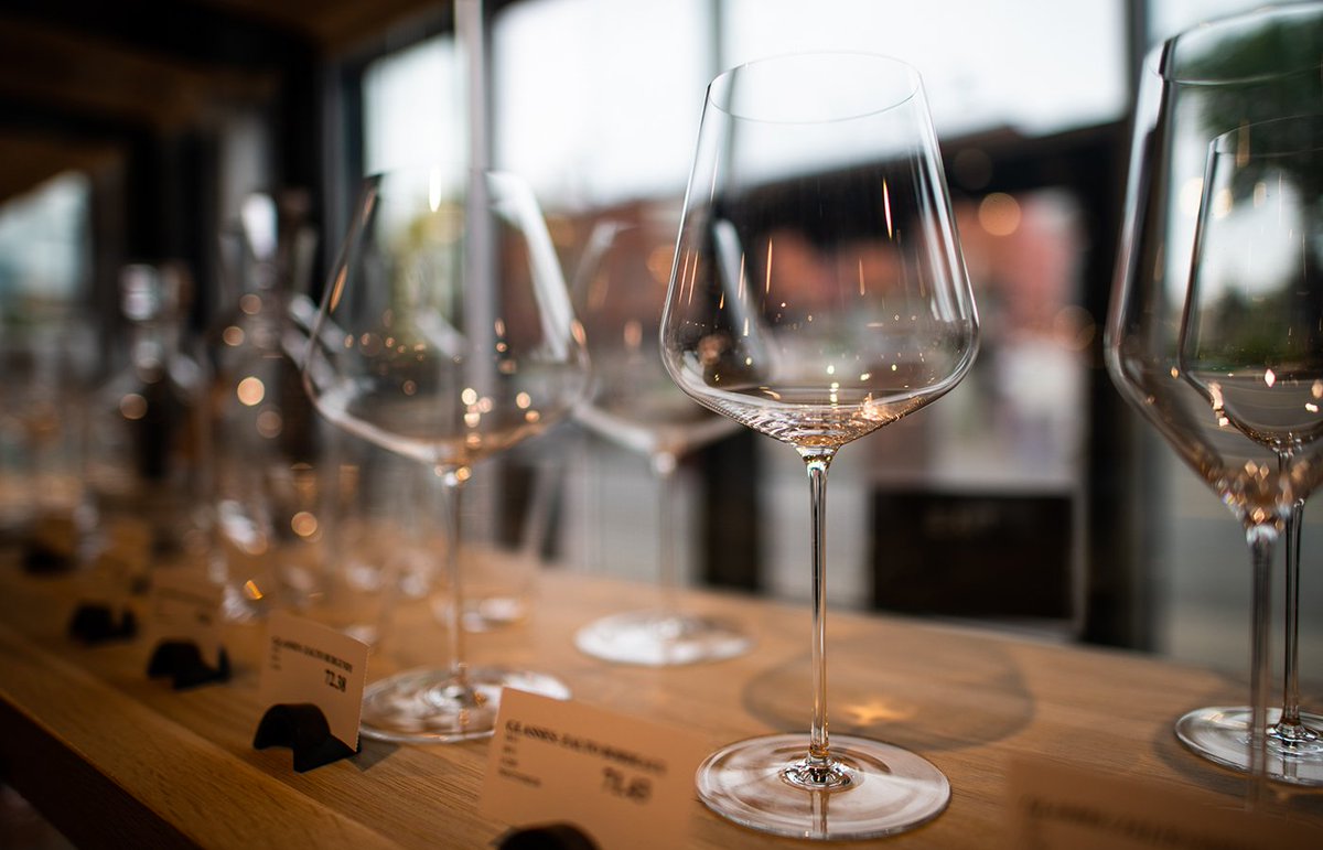 Are you looking for that perfect gift for the wine connoisseur in your life? Our selection of fine glassware and wine accessories will surprise even the most dignified of wine lovers - see our selection in store 🍷 ow.ly/qUXU50jxC58 📷: @ErikMcr