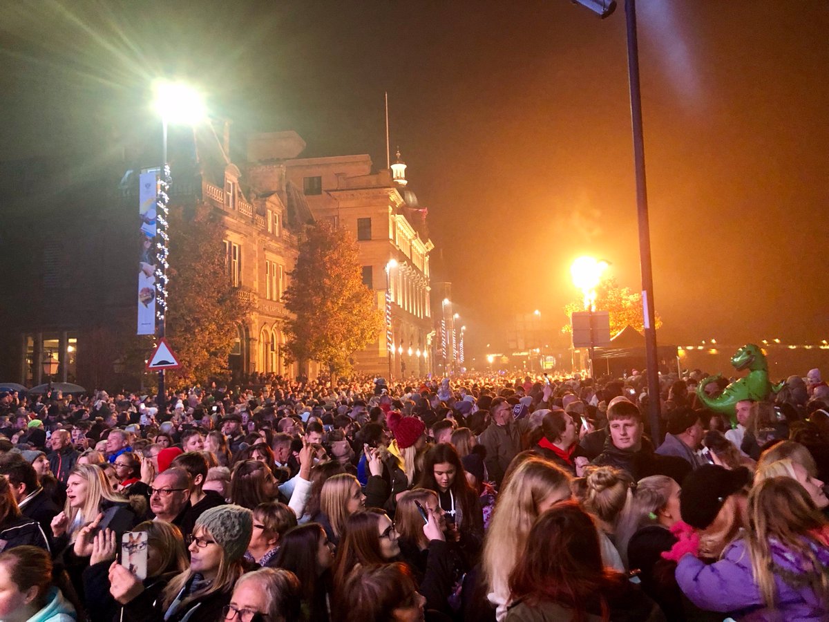 PerthCityCentre's tweet photo. It's officially Christmas in @PerthCityCentre! https://t.co/m6U1nj5b5z