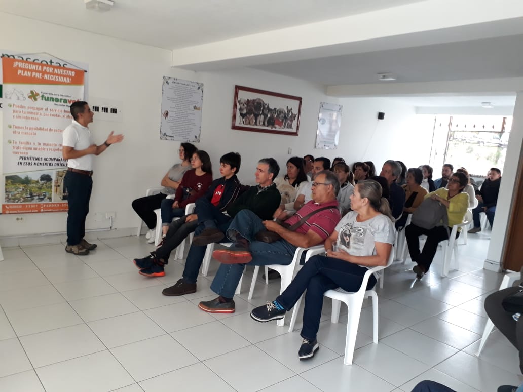 funeravet's tweet photo. Charla sobre duelo por la perdida de un animal de compañia. https://t.co/W1kA9L08hw