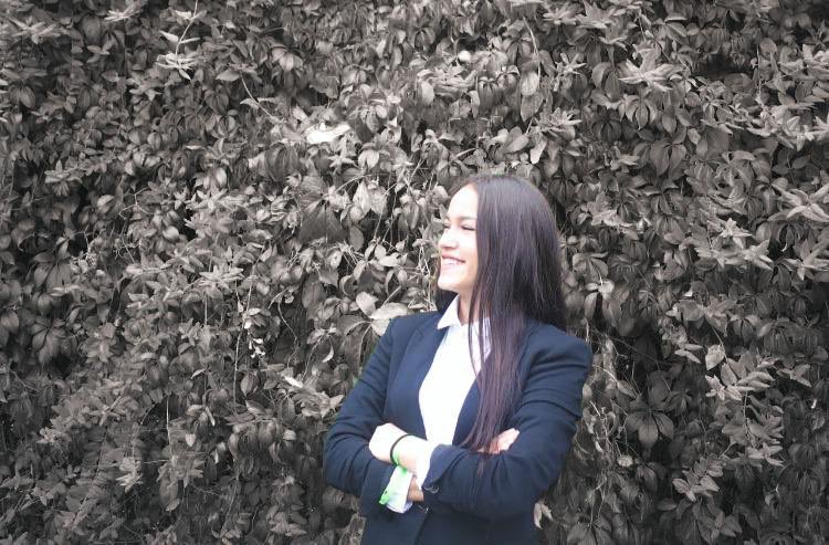 ma7expert's tweet photo. Os presentamos a nuestra Community Manager @LuciaGMoral, experta en el material de comunicación en redes sociales #RRSS 💻📱 #Marketing #MarketingdeContenidos https://t.co/rBIaIxnrIU