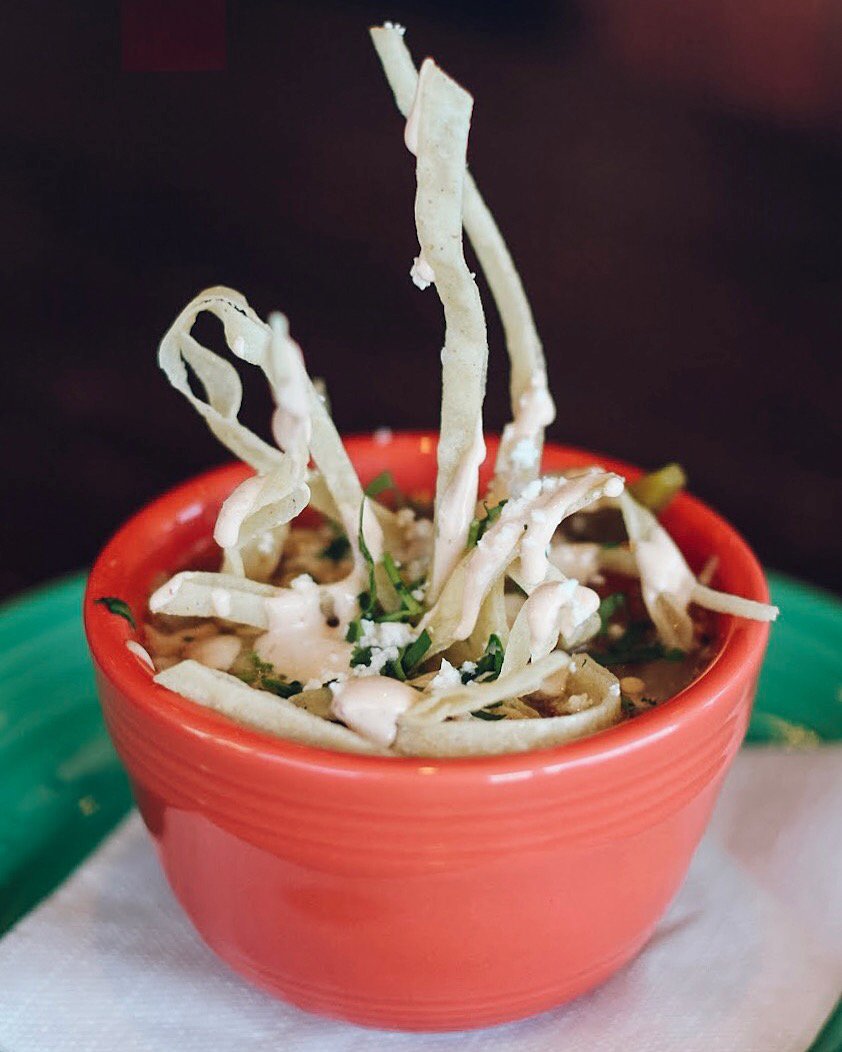 Brrr come warm up from this chilly weather with a cup or bowl of our Yucatán Lime Chicken Soup 😍