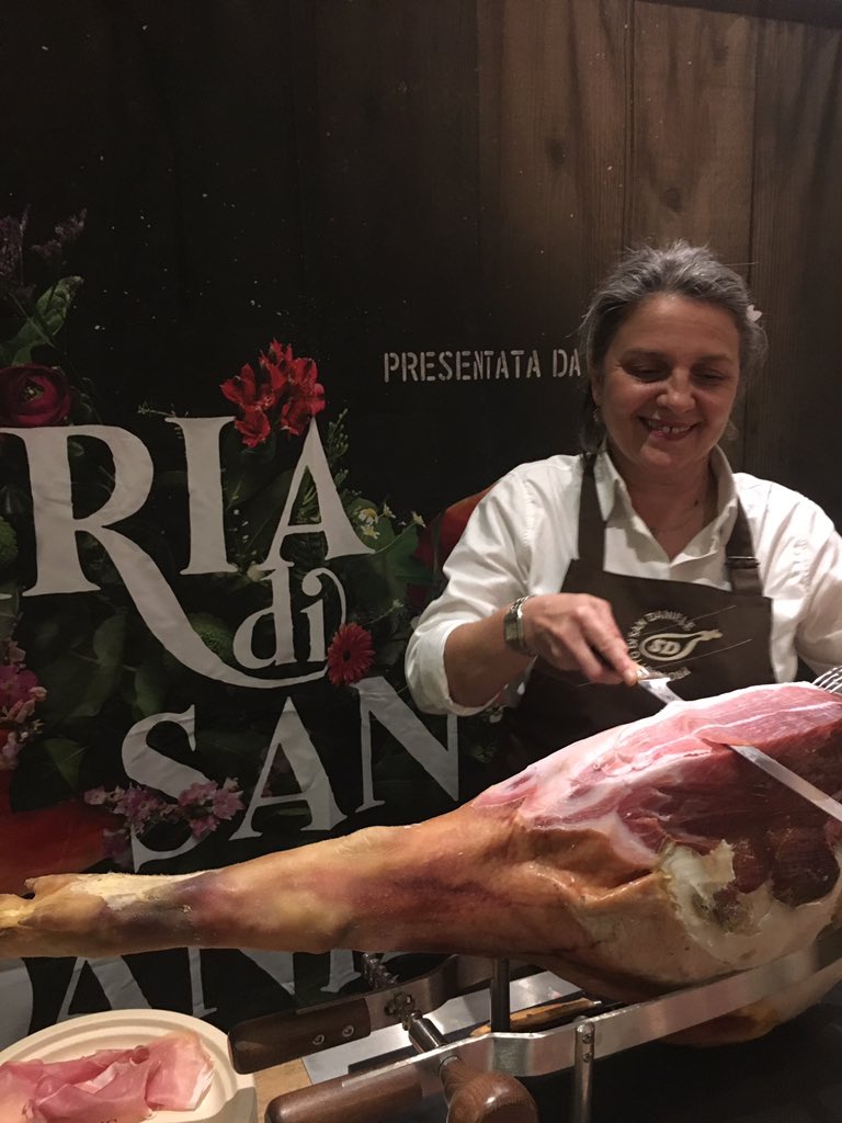 Questo sorriso la dice lunga... 
#SaySanDaniele
#AriaDiSanDaniele 
#SanDanieleDop
<a href="/SanDanieleDOP/">Prosciutto di San Daniele</a> 
<a href="/saygoodITA/">saygood</a>