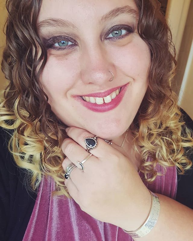 kittyrambles's tweet photo. I may have smashed my phone screen in such a way that it's tricky to take selfies. Whoops. So here's one taken the old fashioned way! #selfie #curlyhair #smile #psblogger #psbloggers #plussize #plussizeblogger #blogger #greeneyes #ombrehair #teambmm #blo… https://t.co/vi7yAGbZCB https://t.co/1pZ8vPAUPo