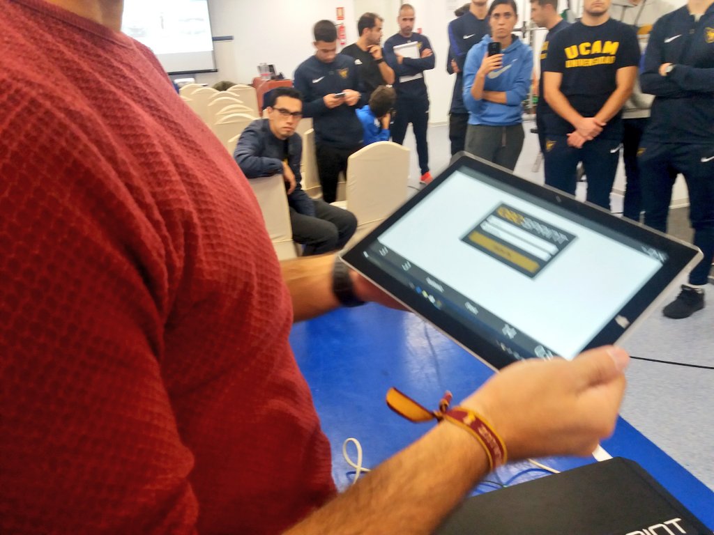UCAM_Sports_Uni's tweet photo. Seguimos en el @HPSC_lmc de @LaMangaClub usando dispositivos de @1080motion para el control y valoración del entrenamiento.
 #HazDeTuPasiónTuFuturo
🔝🤓📈📊🏃🏋 https://t.co/abPN9liQWo