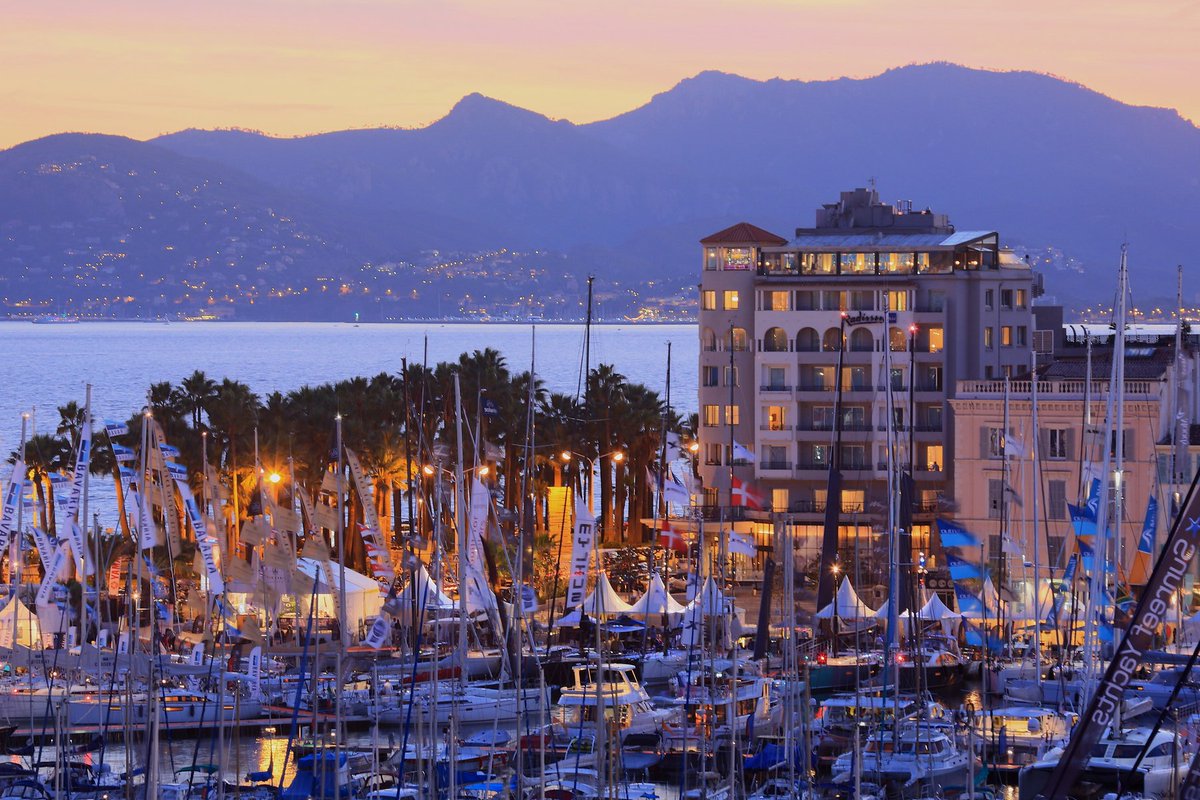 VisitCotedazur's tweet photo. Du 19 au 25 novembre, profitez d’une semaine d’offres exclusives dans les plus beaux hôtels-spa #CotedAzurFrance ! Réservez nos offres #HappySpaDay dès 115 € par pers. (déjeuner inclus) + nos offres #HappySpaWeek pour 2 pers. à partir de 600 € sur : https://t.co/aU2Pn5lTnI https://t.co/auuQWGEKz4