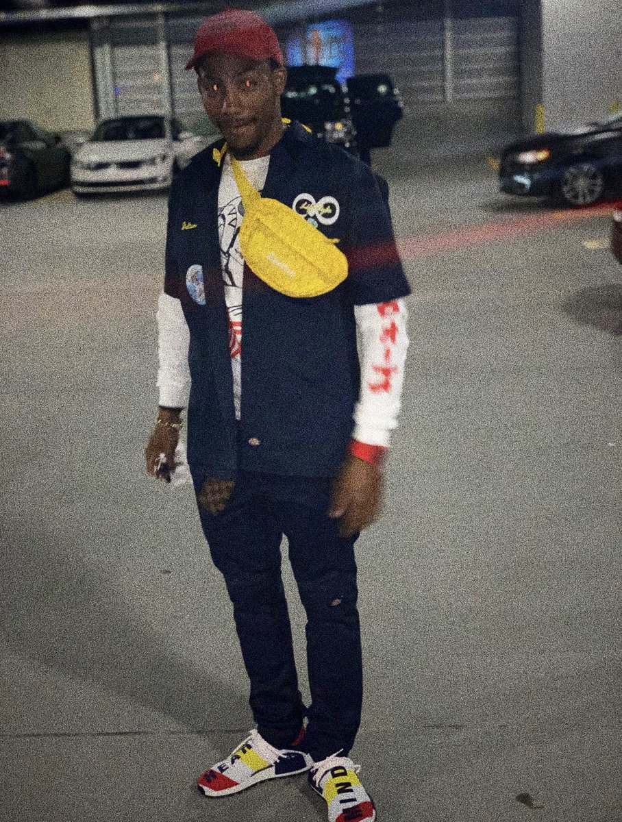 _TommyJettson's tweet photo. Gimmie a Dickie, ion need an outfit.. A YAYO fitted just to match my kicks! #LifeStyleForever #AATTM https://t.co/0Yc3Tw6efb